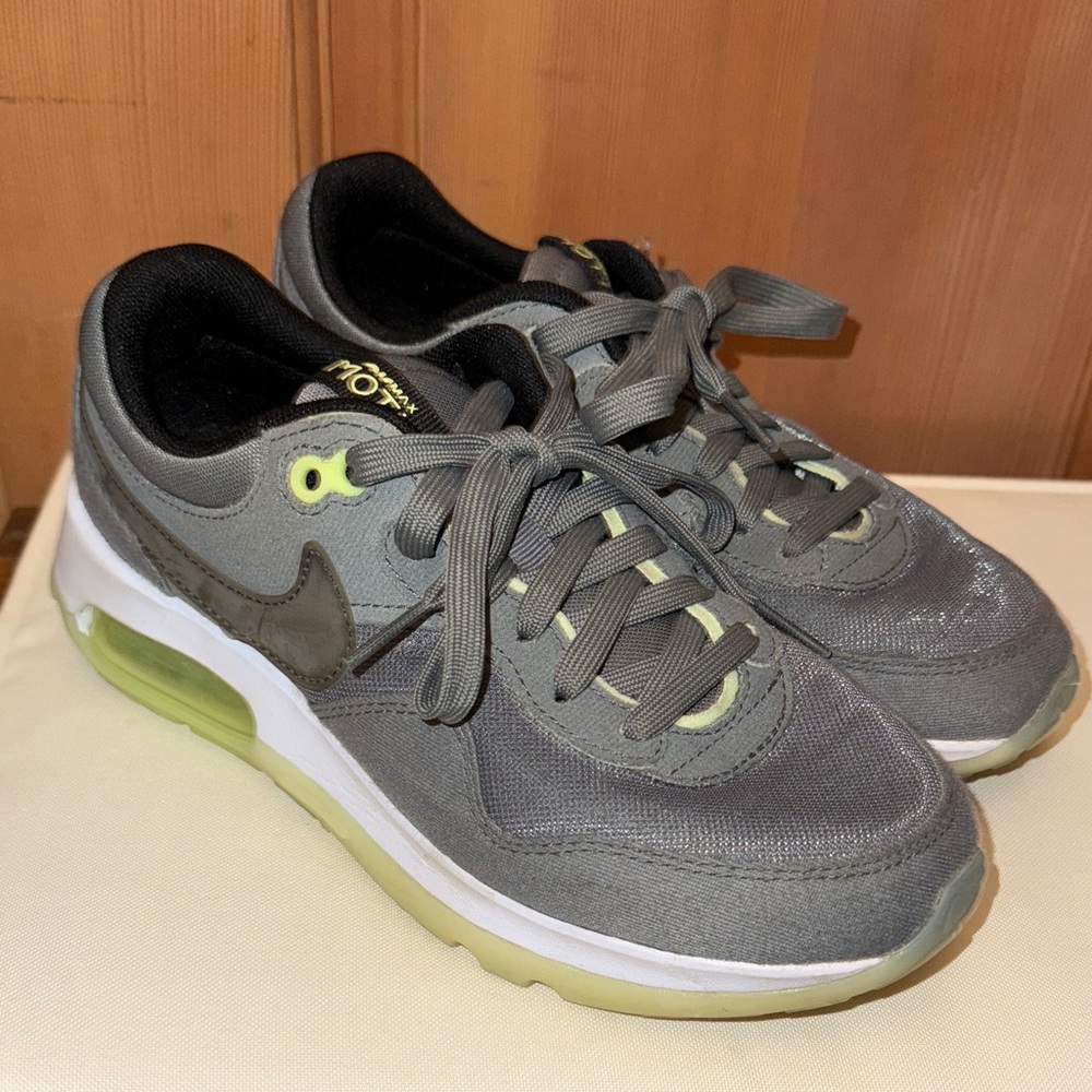 Like New! Nike Kids Gray Sneakers with Green Highlights